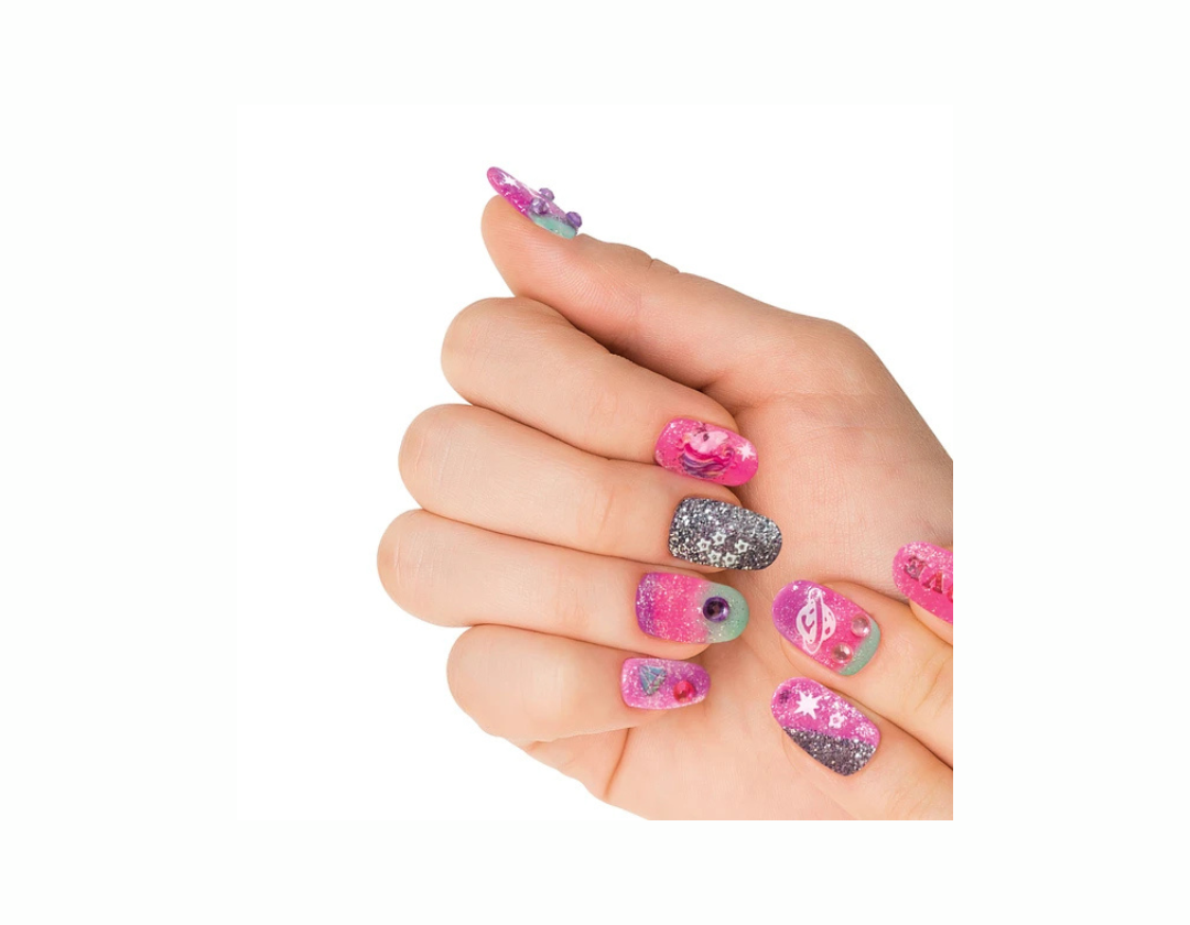 Esmalte de uñas que brilla en la oscuridad
