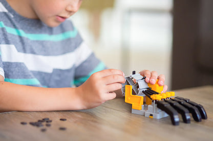 Mano Robótica con Motor - KidzRobotix 4M